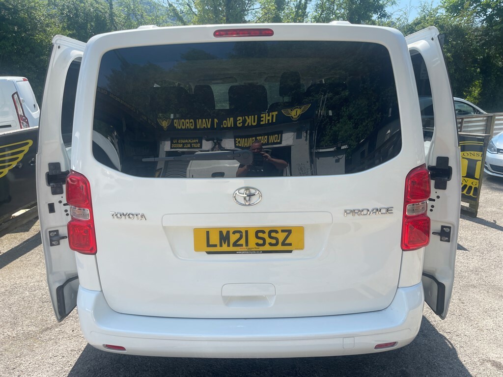 Toyota PROACE D-4d L1 Combi Minibus 9 Seater LM21SSZ White #4