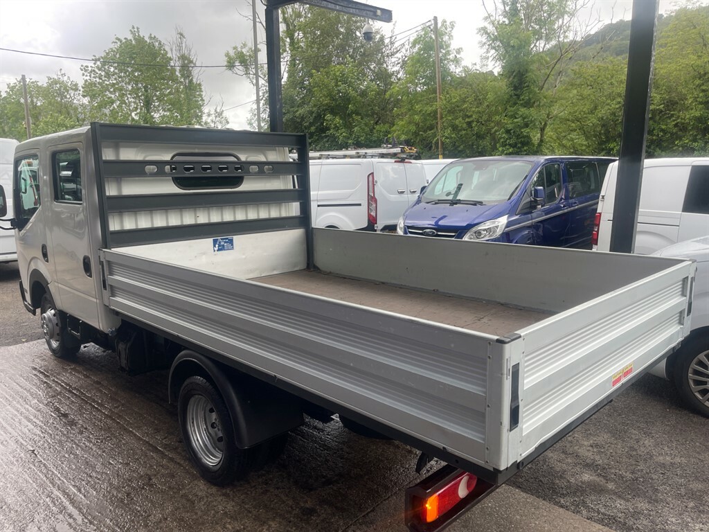 Nissan NT400 Dci 35.13Dropside Crew-cab White #3