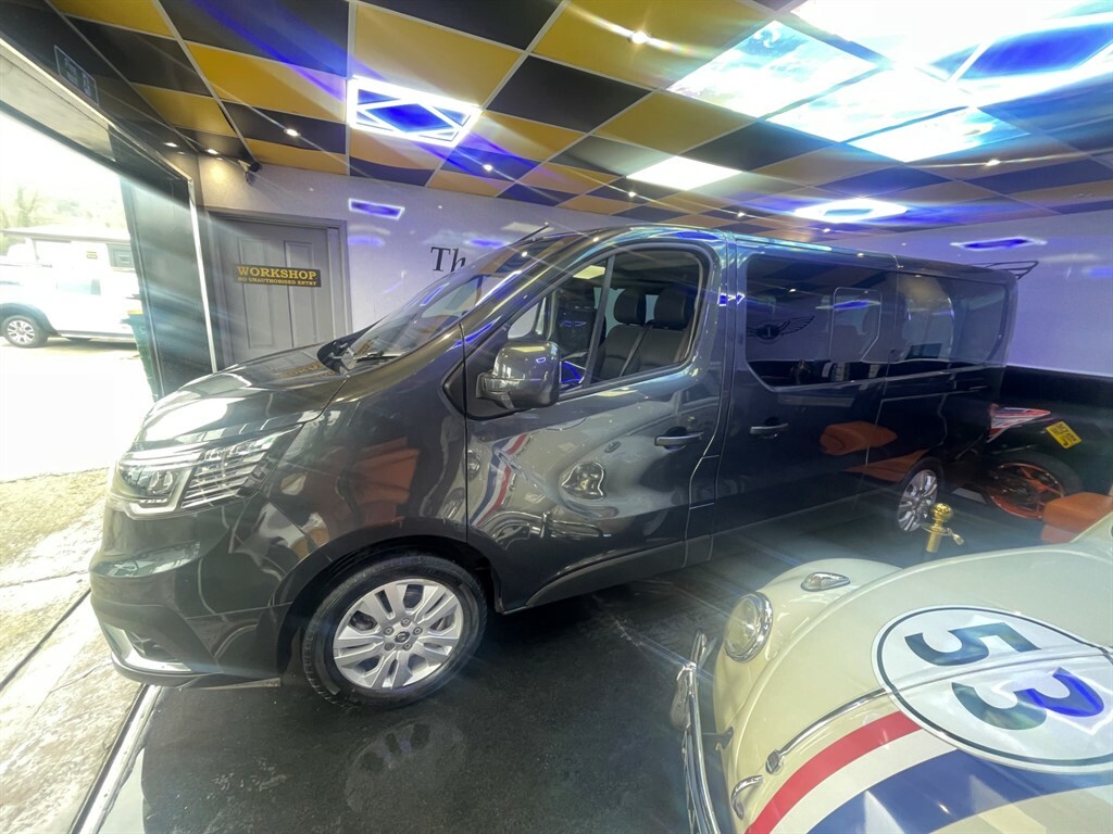 Renault Trafic Ll30 Sport Dci 150Ps 9 Seater Grey