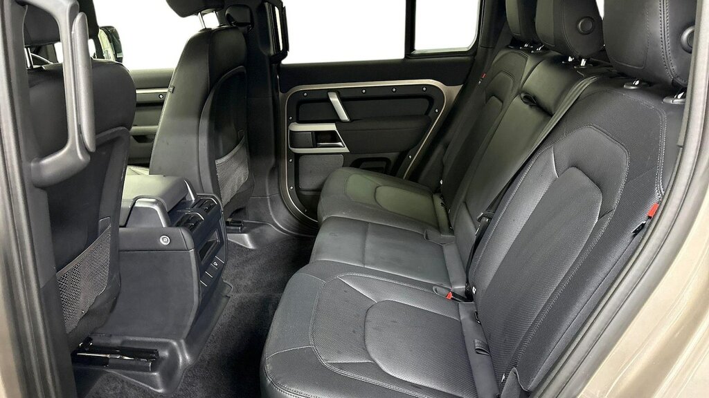 Land Rover Defender 110 3.0 D250 Se 110 XRZ4532 Brown #4