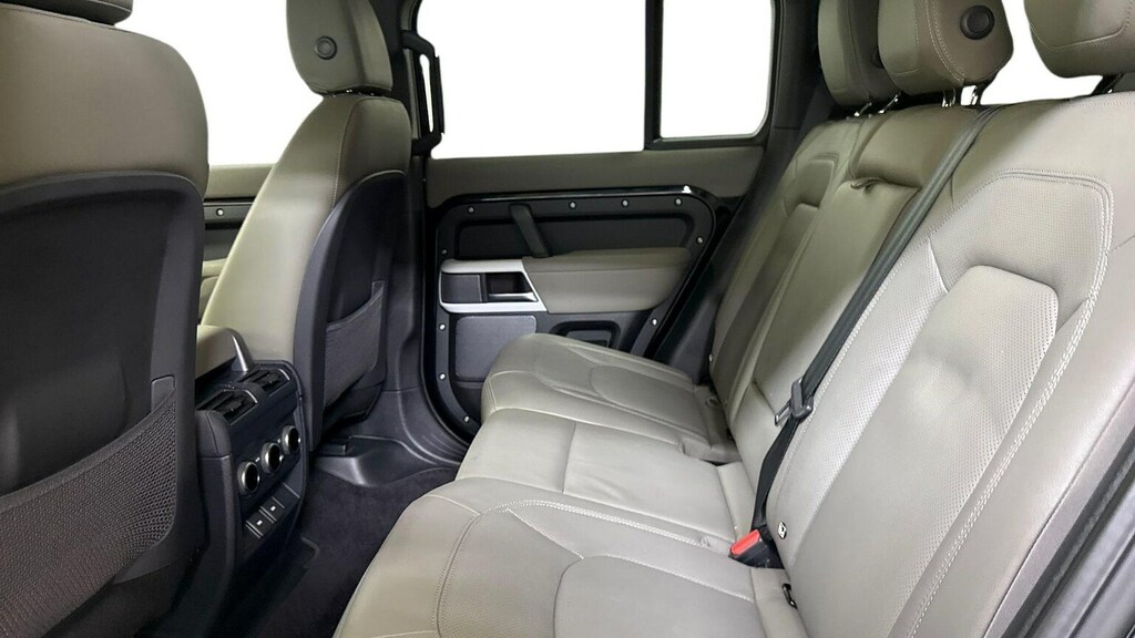Land Rover Defender 2.0 P400e 15.4Kwh Xs Edition Suv Plug-i Black #4