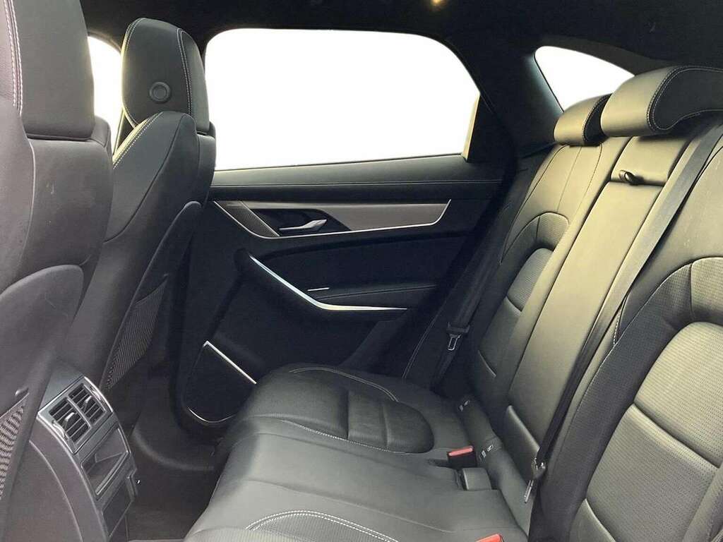 Jaguar F-Pace 2.0 D200 R-dynamic Se Black Awd KT73HWA Red #4