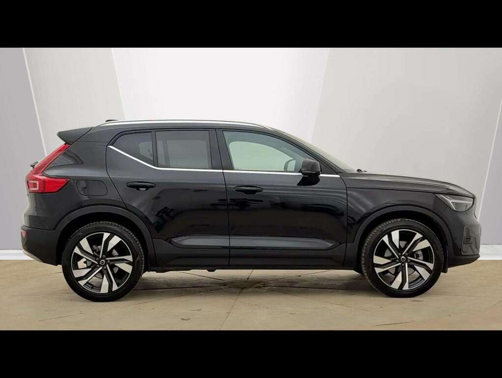 Volvo XC40 2.0 B4p Ultra Dark OV75CVF Black #2