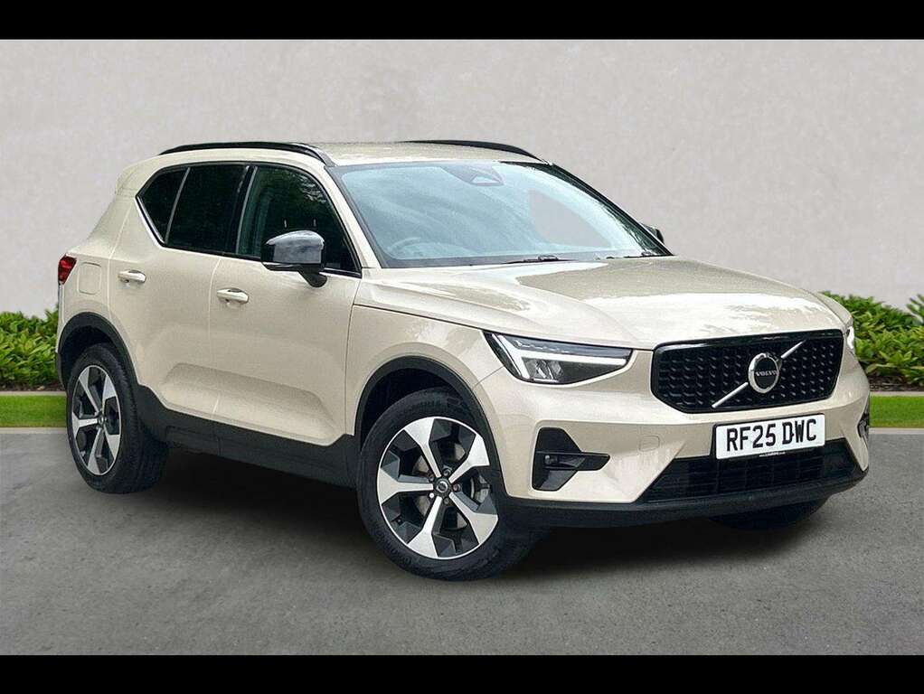 Volvo XC40 2.0 B4p Plus Dark Gold