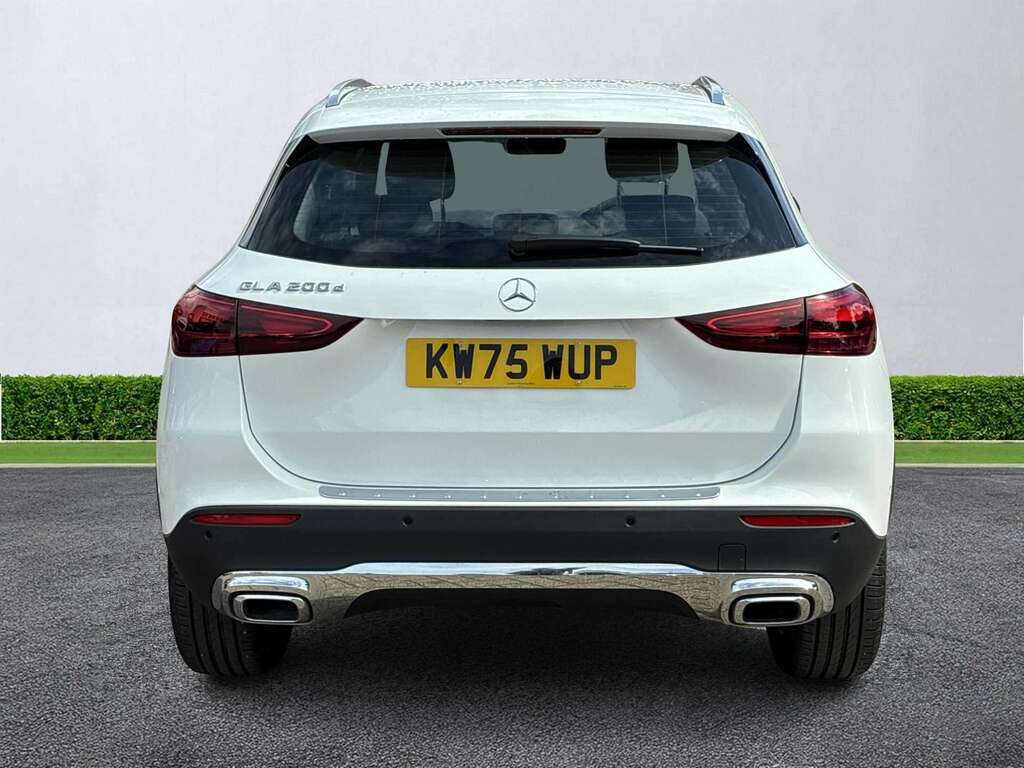 Mercedes-Benz GLA Class Gla 200D Sport Executive White #3