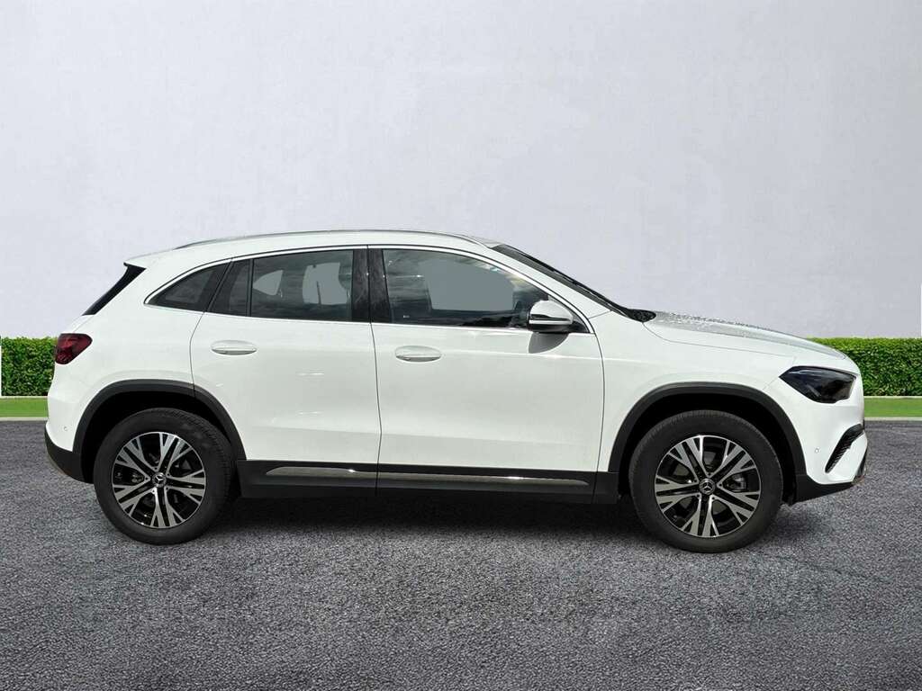 Mercedes-Benz GLA Class Gla 200D Sport Executive White #2