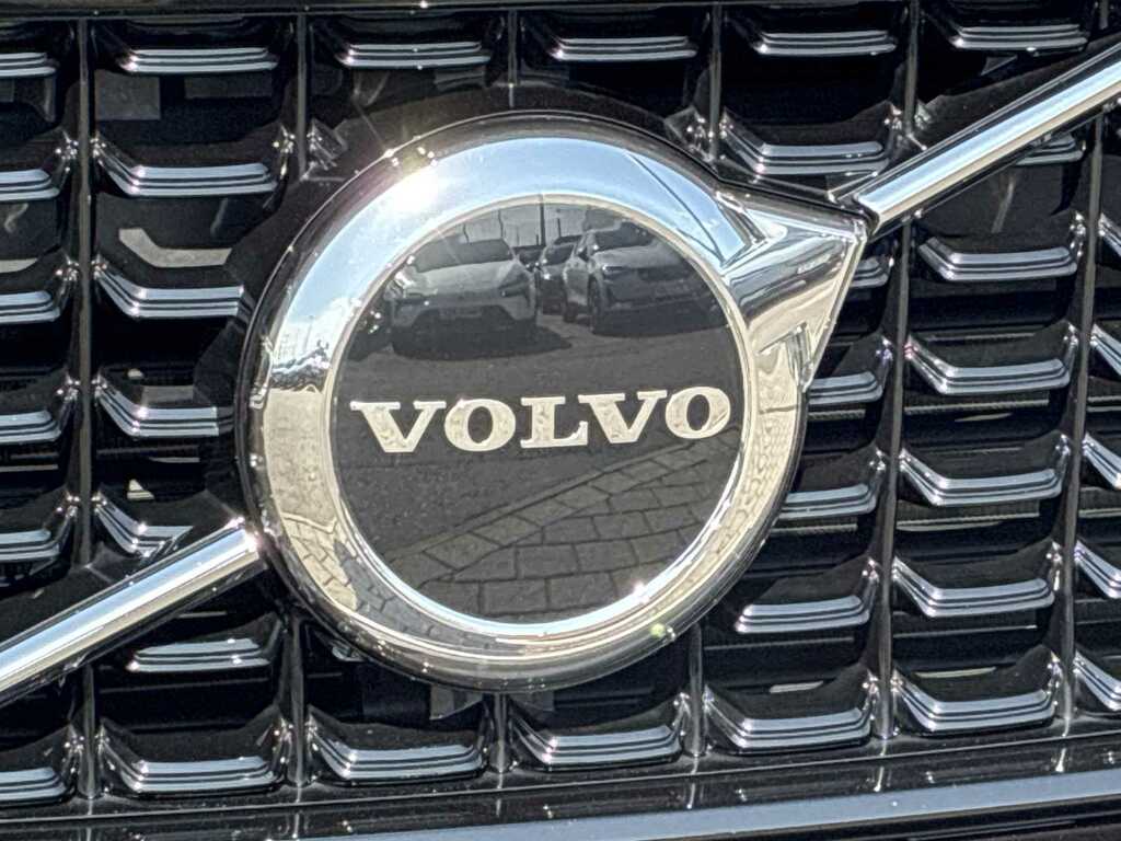 Volvo XC40 2.0 B3p Plus Dark HV74LKZ Black #3