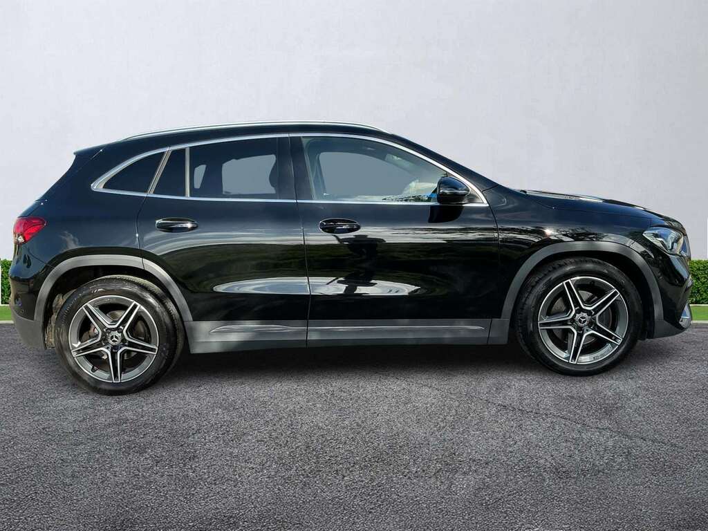 Mercedes-Benz GLA Class Gla 180 Amg Line Executive LA21VGG Black #3