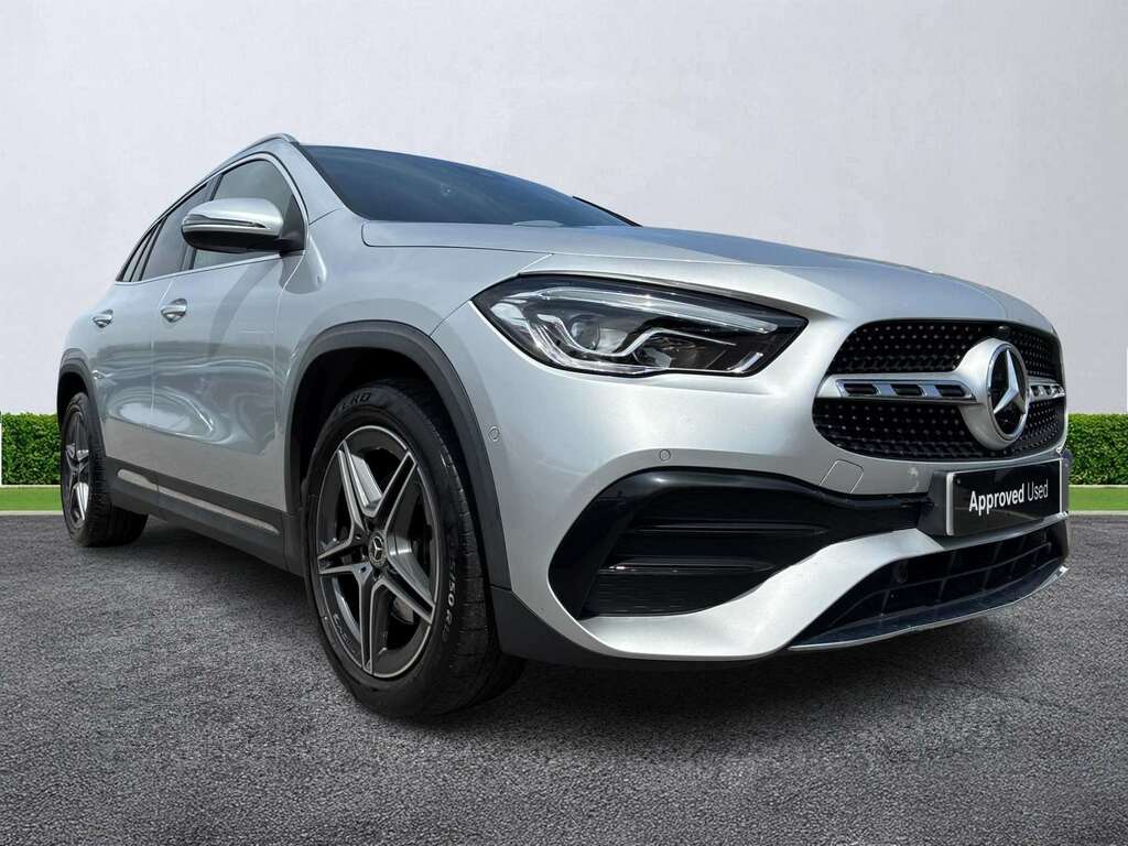 Mercedes-Benz GLA Class Gla 200 Amg Line Executive Silver