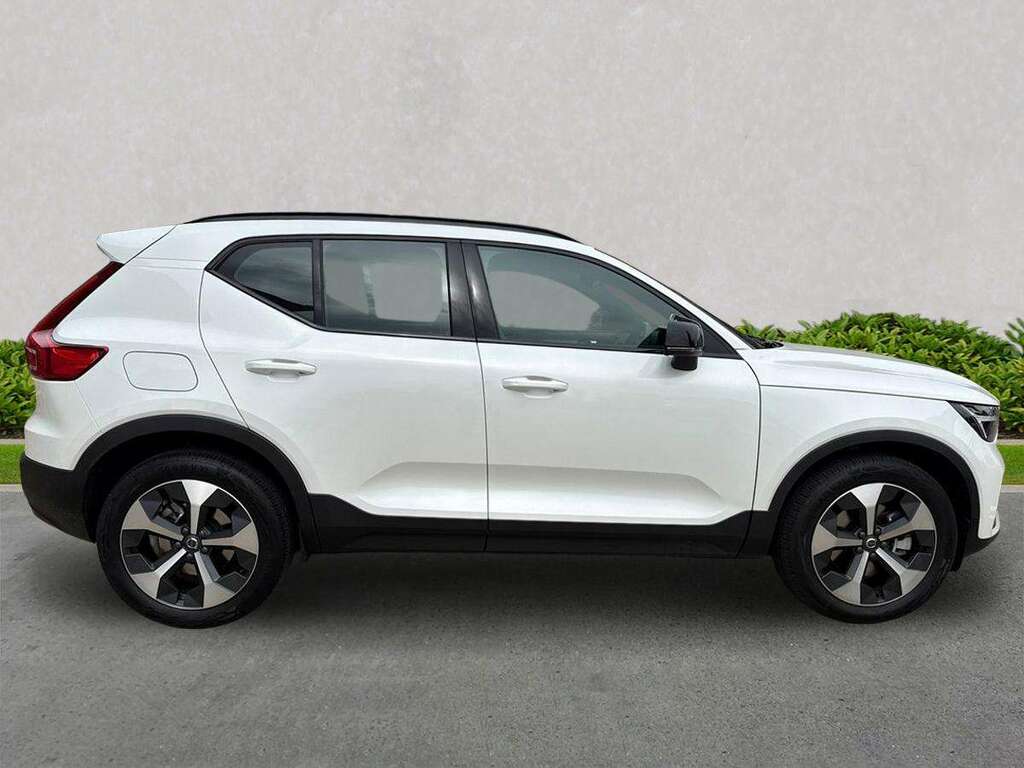 Volvo XC40 2.0 B3p Plus Dark EO26FPV White #3