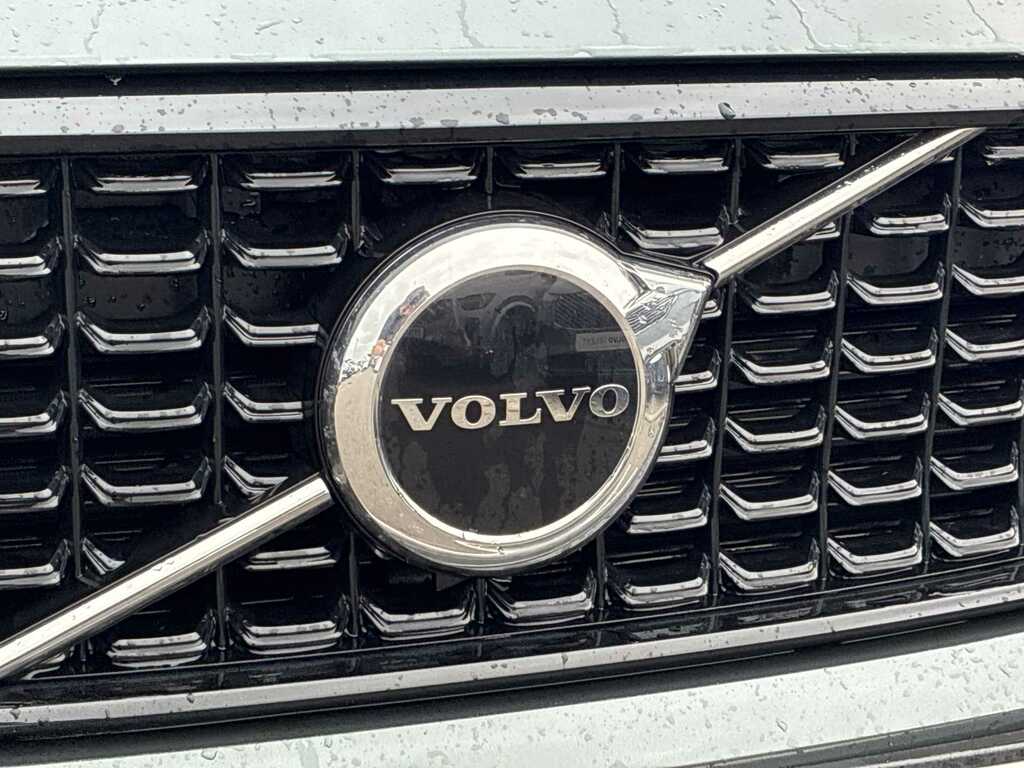 Volvo XC40 2.0 B4p Plus Dark SG26MVY Green #3