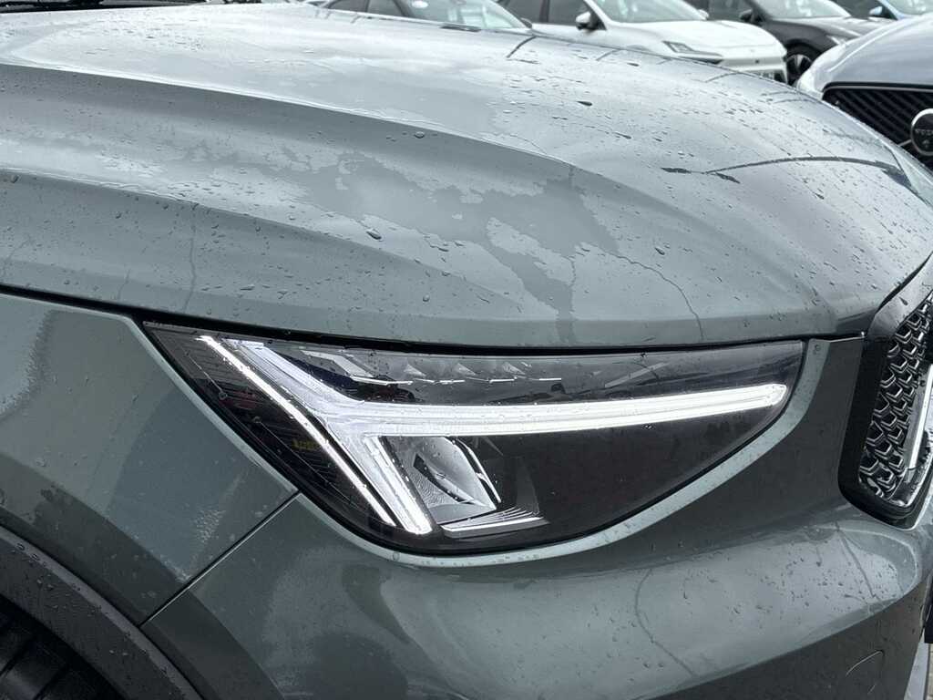 Volvo XC40 2.0 B4p Plus Dark SG26MVY Green #4