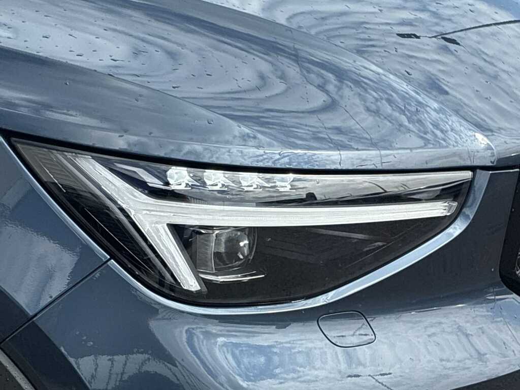 Volvo XC40 2.0 B4p Ultra Dark SG26MYK Blue #4