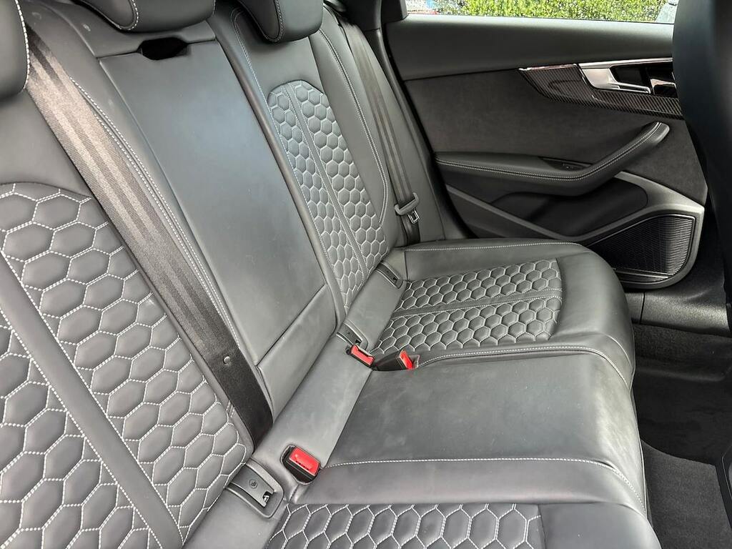 Audi RS4 Carbon Black Black #16