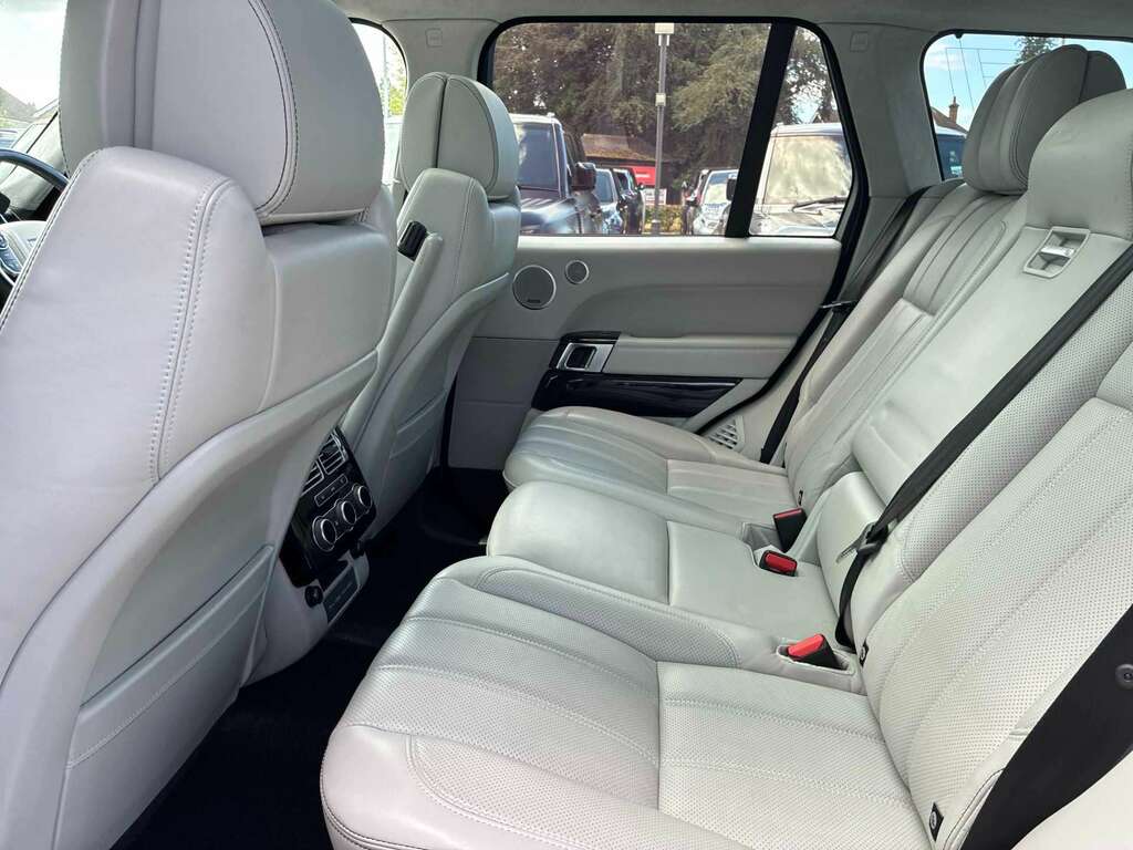 Land Rover Range Rover 4.4 Sdv8 YC18ASV Black #2