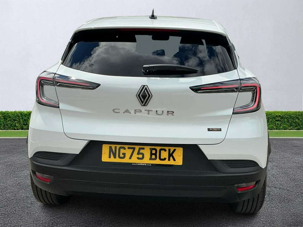 Renault Captur 1.8 E-tech Full Hybrid 160 Evolution NG75BCK White #4