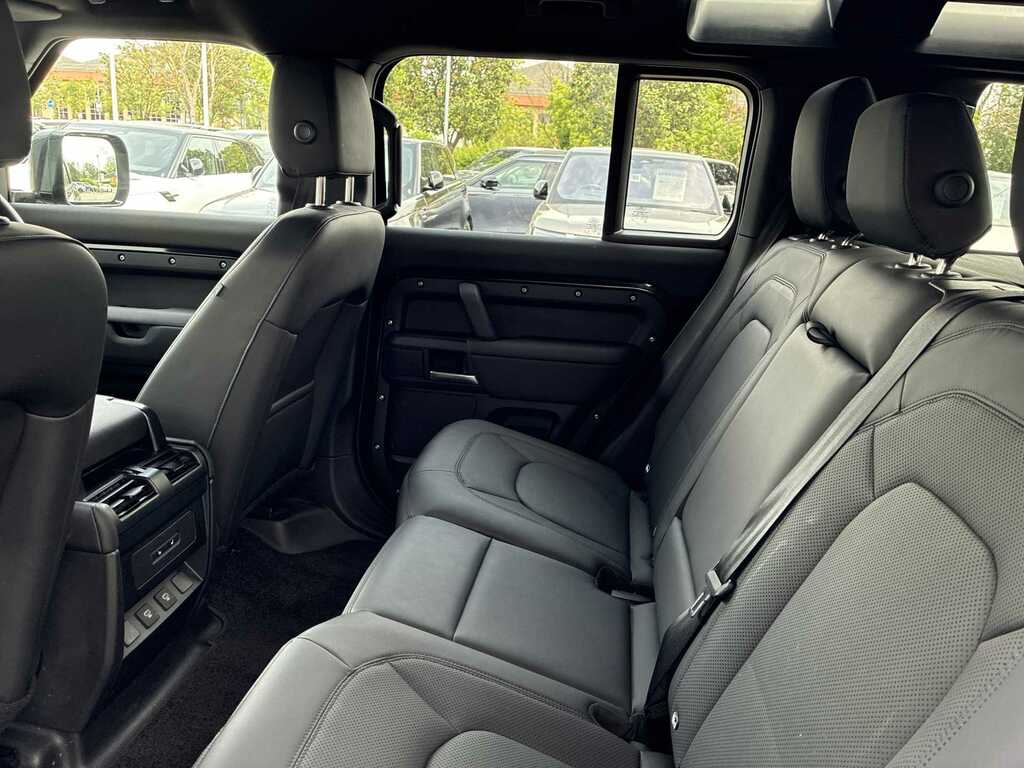 Land Rover Defender 110 3.0 D250 X-dynamic Se 110 EA74WUT Black #4