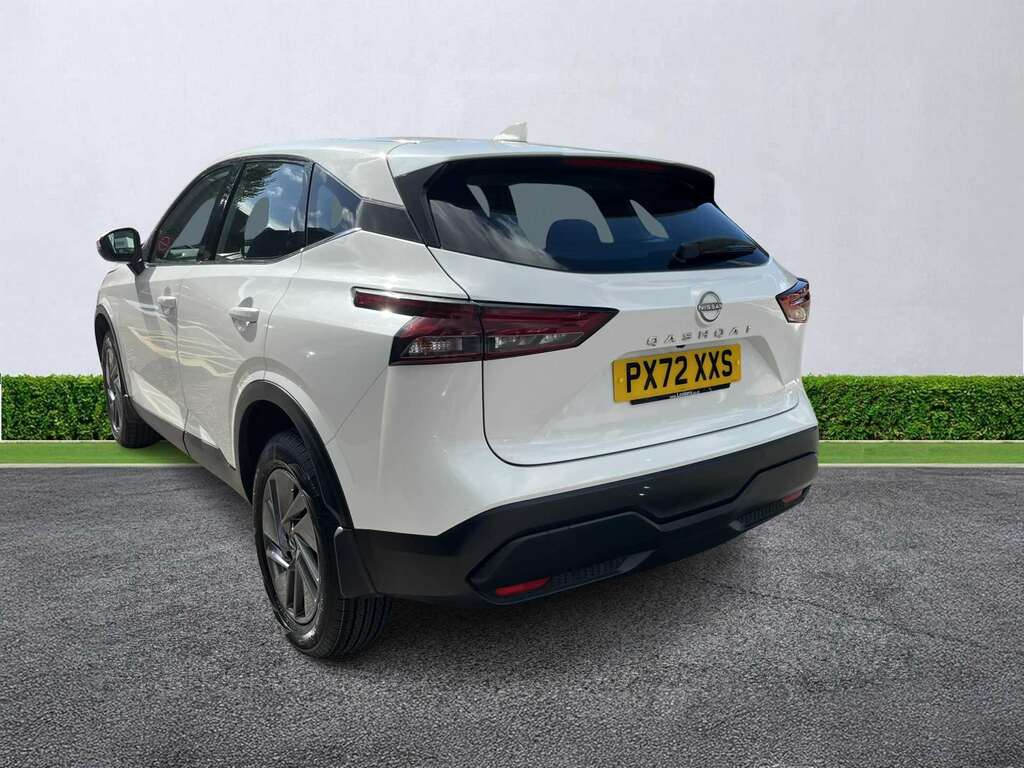 Nissan Qashqai 1.3 Dig-t Mh Acenta Premium PX72XXS White #2