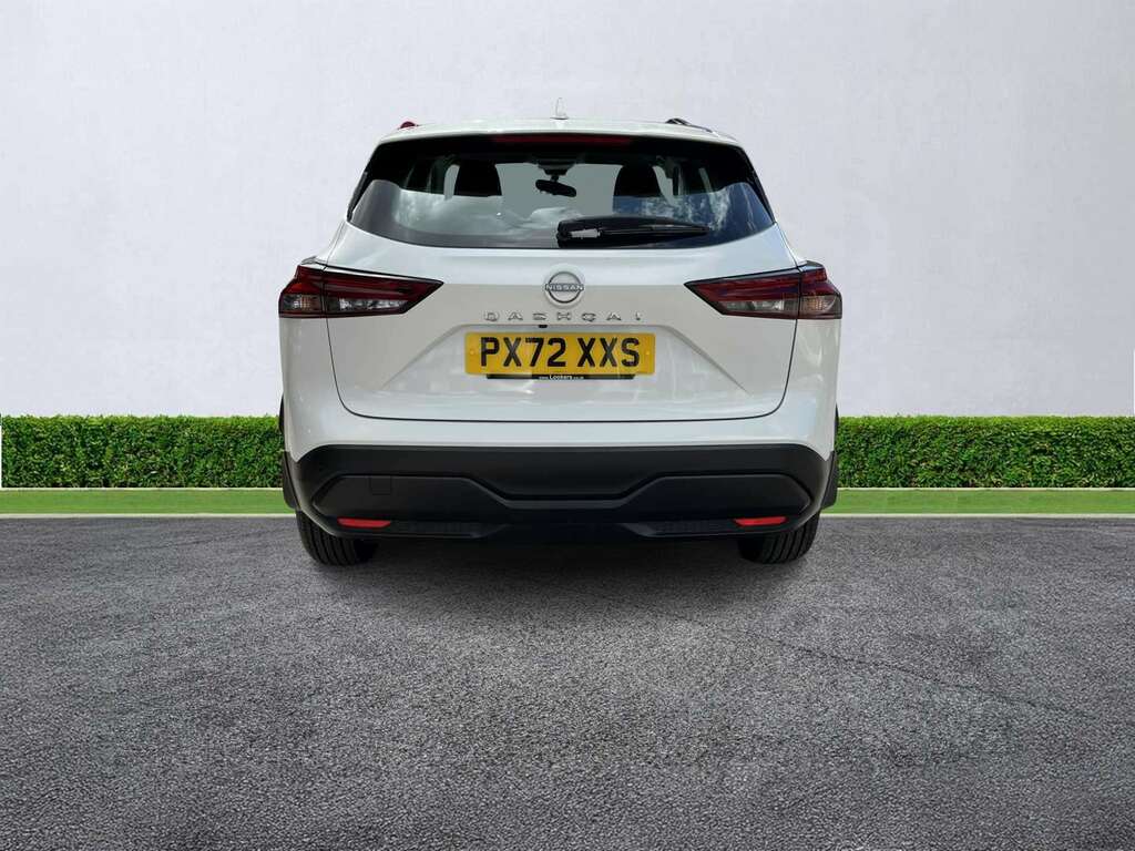 Nissan Qashqai 1.3 Dig-t Mh Acenta Premium PX72XXS White #4