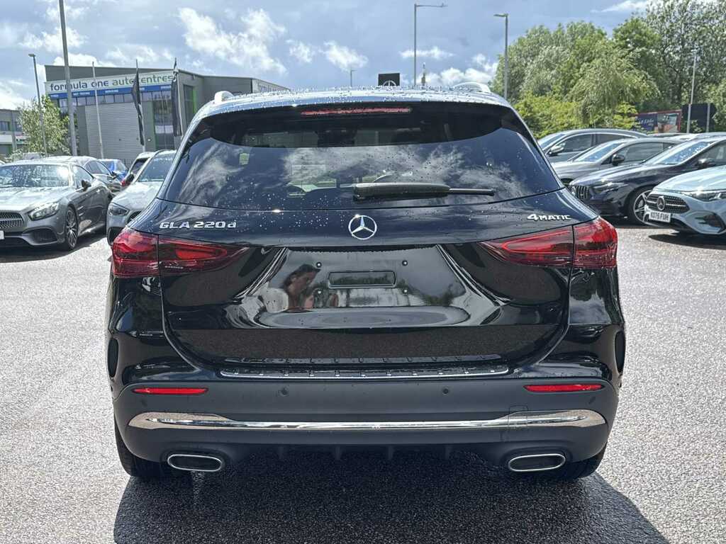 Mercedes-Benz GLA Class Gla 220D 4Matic Amg Line Premium Plus Black #6