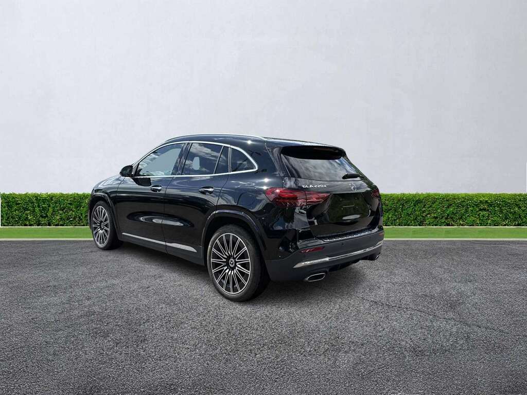 Mercedes-Benz GLA Class Gla 220D 4Matic Amg Line Premium Plus Black #3