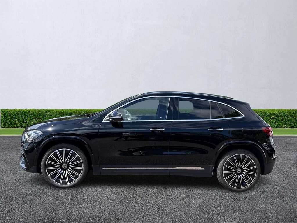 Mercedes-Benz GLA Class Gla 220D 4Matic Amg Line Premium Plus Black #4