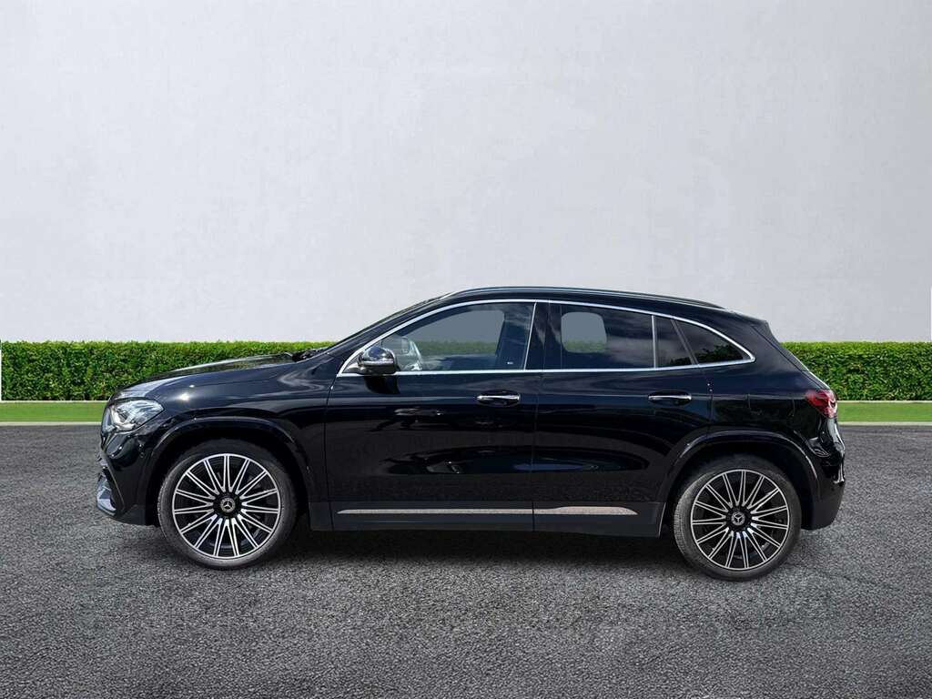 Mercedes-Benz GLA Class Gla 220D 4Matic Amg Line Premium Plus Black #2