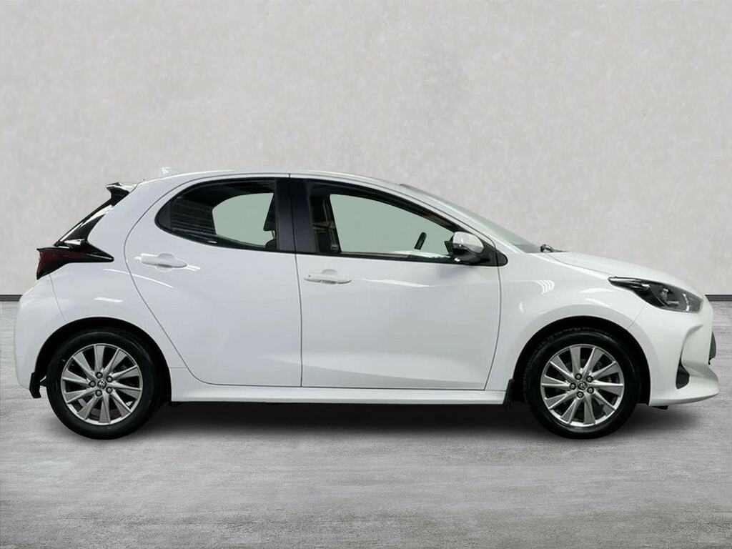 Toyota Yaris 1.5 Vvt-h Icon Hatchback Hybrid E-cvt E YGZ2426 White #3