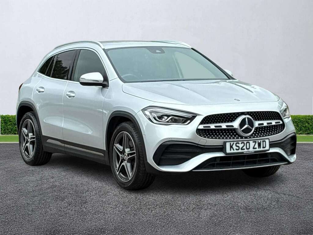 Mercedes-Benz GLA Class Gla 200 Amg Line Executive Silver
