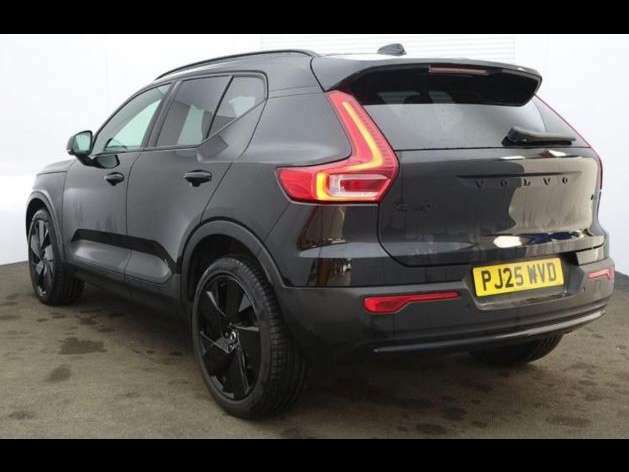 Volvo XC40 2.0 B4p Plus Black Edition PJ25WVD Black #4