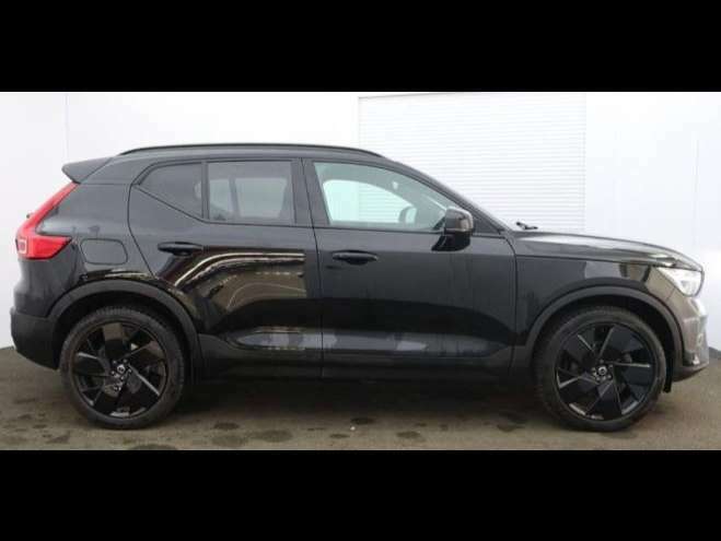 Volvo XC40 2.0 B4p Plus Black Edition PJ25WVD Black #3