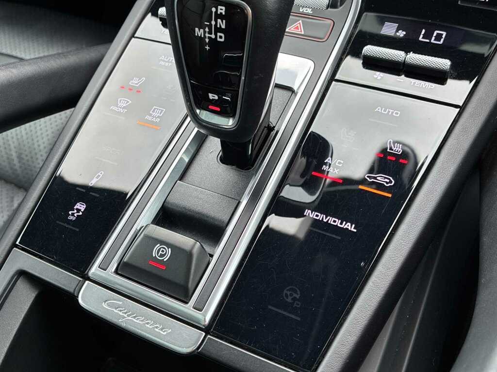Porsche Cayenne Cayenne E-hybrid Coup My24 Black #11