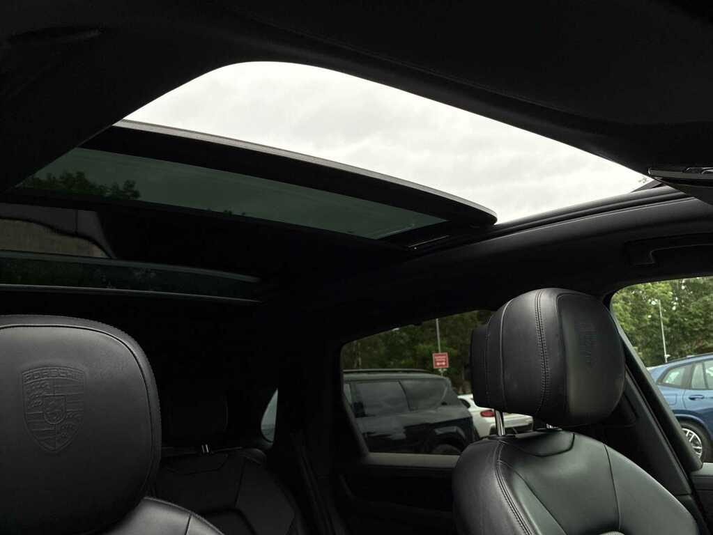 Porsche Cayenne Cayenne E-hybrid Coup My24 Black #37