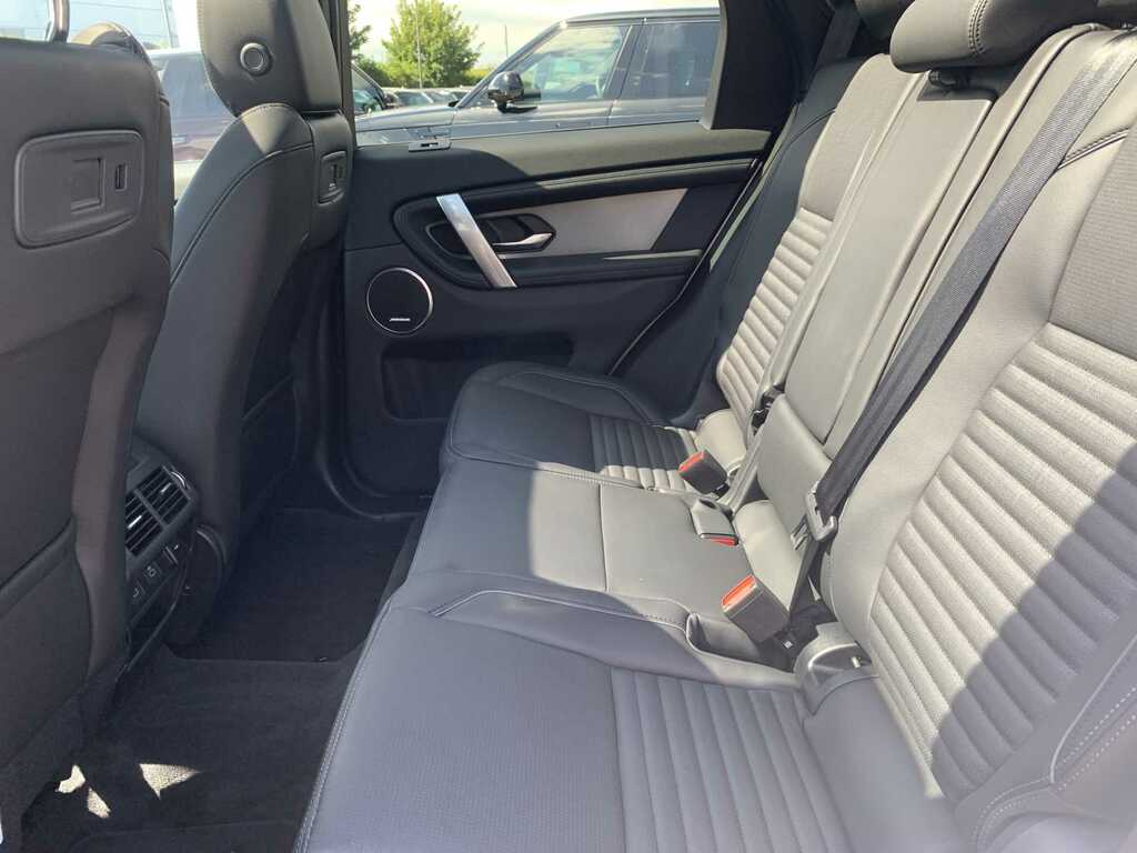 Land Rover Discovery Sport 1.5 P270e Landmark 5 Seat AV75ZWW Silver #4