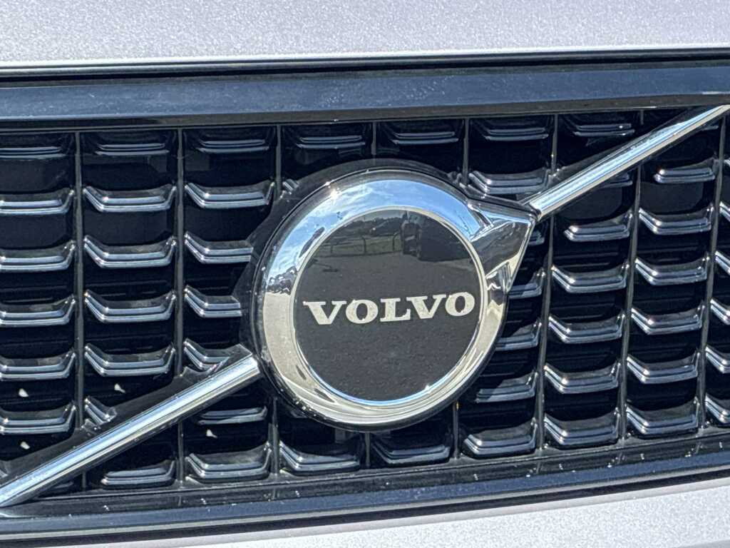 Volvo XC40 2.0 B4p Plus Dark RF25HFU Silver #3
