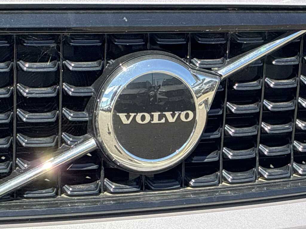 Volvo XC40 2.0 B4p Plus Dark RF25LXO Silver #3