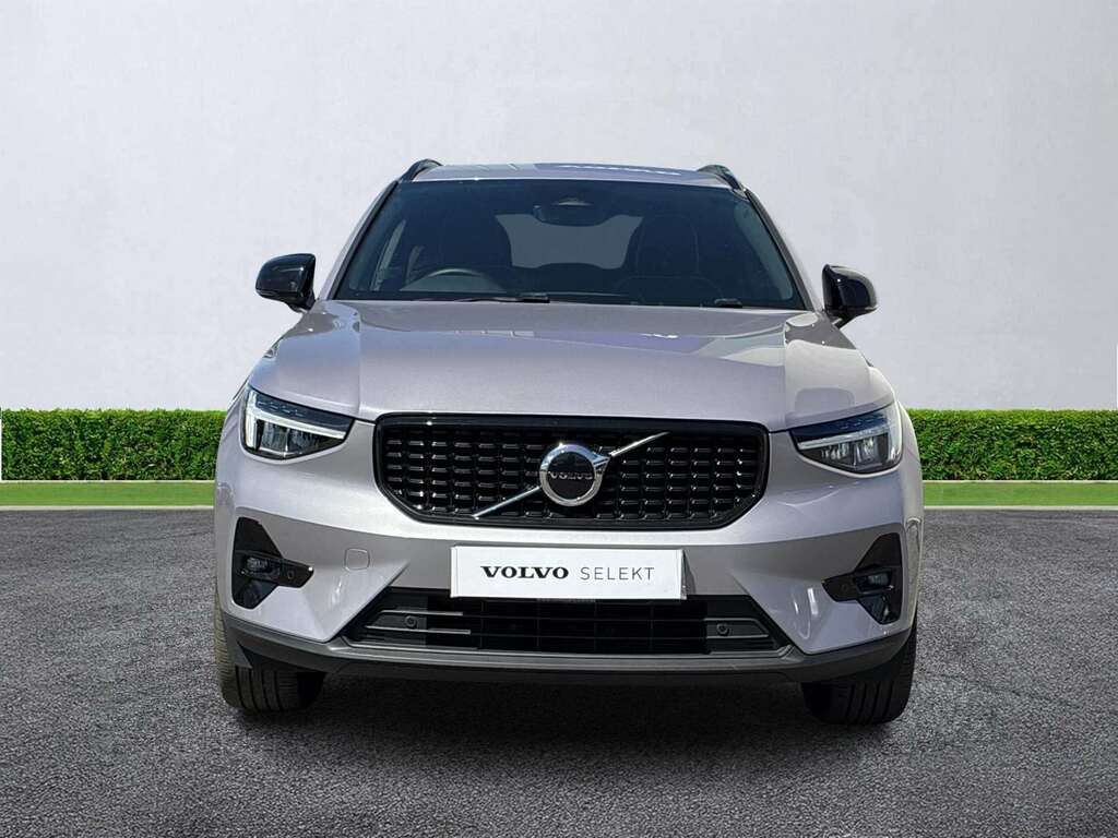 Volvo XC40 2.0 B4p Plus Dark RF25LXO Silver #2