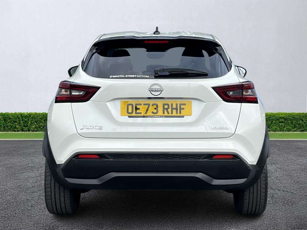 Nissan Juke 1.6 Hybrid Tekna OE73RHF White #4