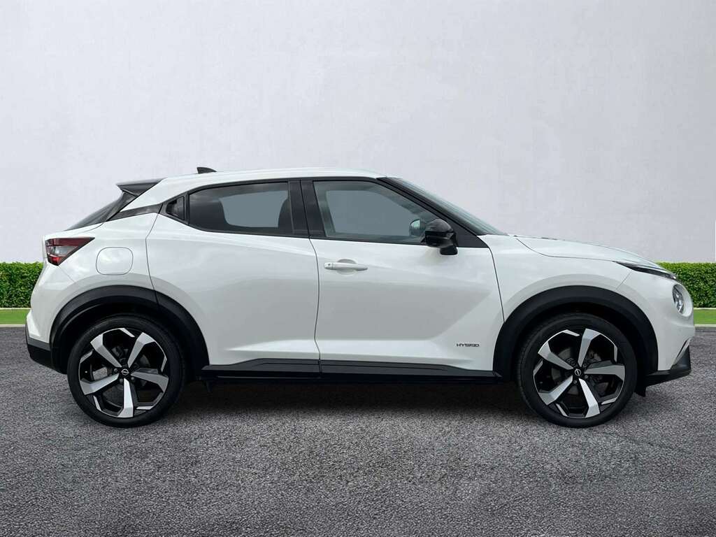 Nissan Juke 1.6 Hybrid Tekna OE73RHF White #3