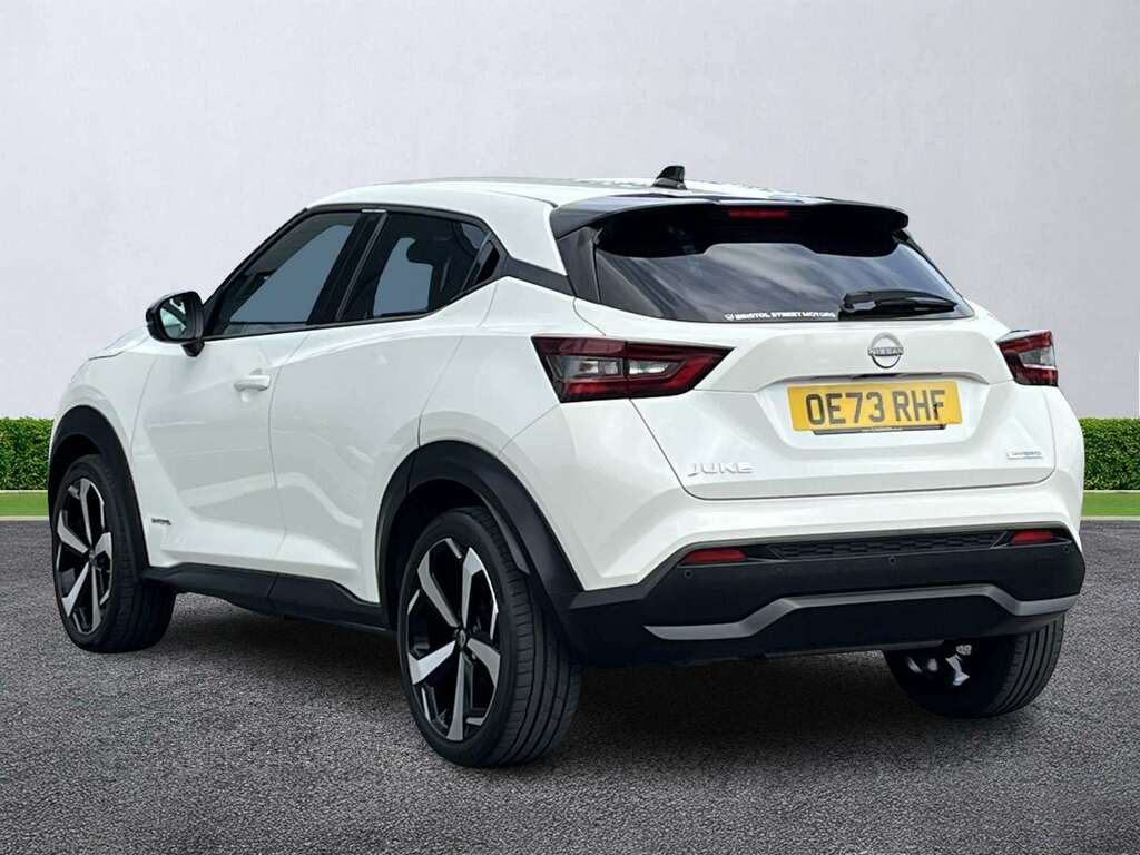 Nissan Juke 1.6 Hybrid Tekna OE73RHF White #2