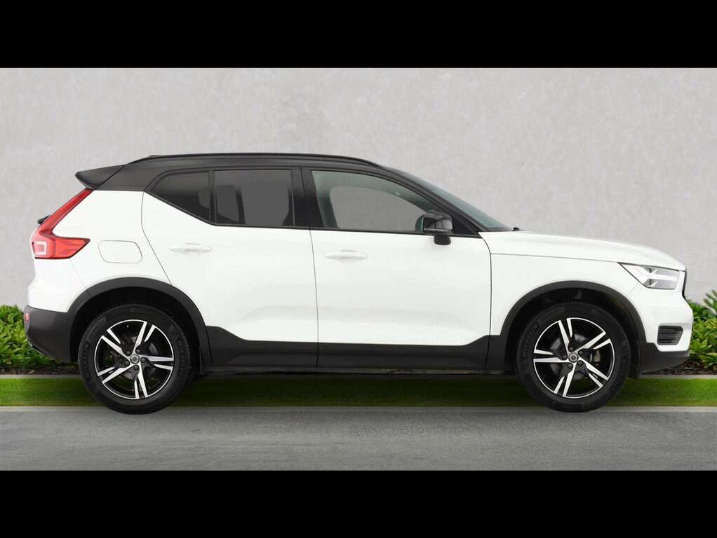 Volvo XC40 1.5 T3 163 R Design Geartronic FV71TVN White #3