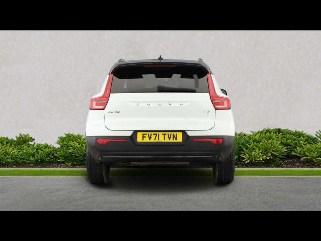 Volvo XC40 1.5 T3 163 R Design Geartronic FV71TVN White #4