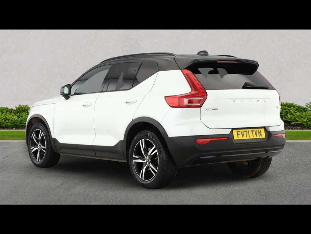 Volvo XC40 1.5 T3 163 R Design Geartronic FV71TVN White #2