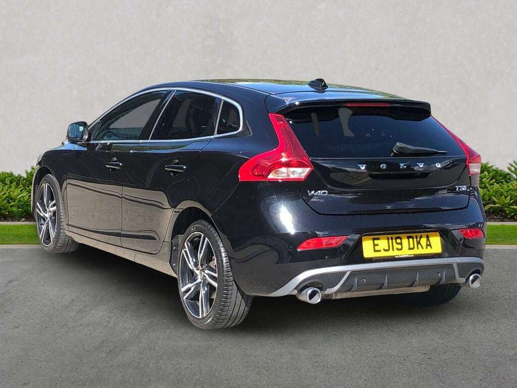 Volvo V40 T3 152 R Design Edition Black #2