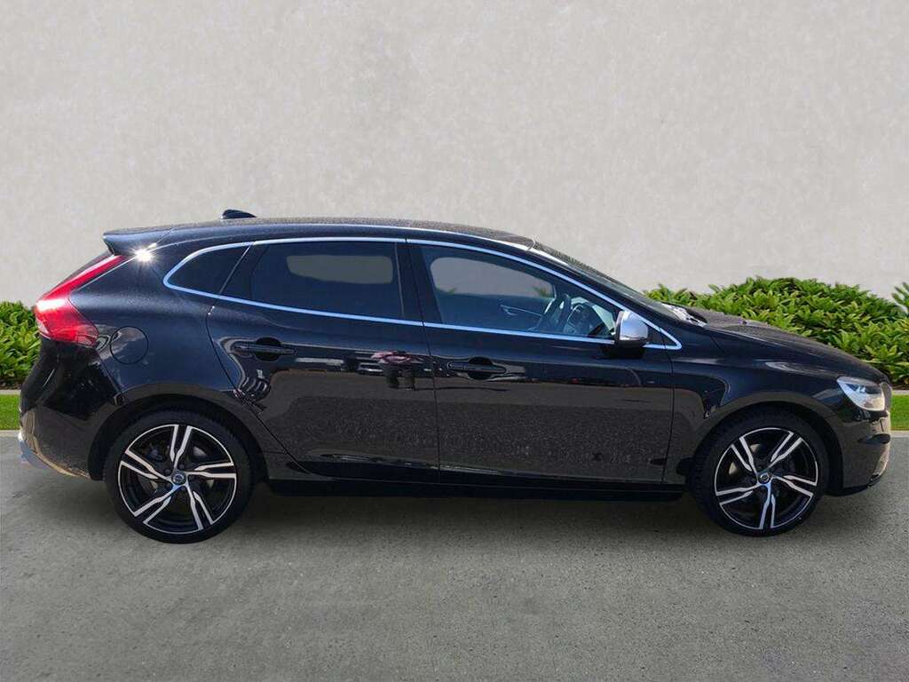 Volvo V40 T3 152 R Design Edition Black #3