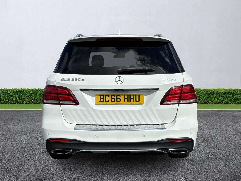 Mercedes-Benz GLE Class Gle 250D 4Matic Amg Line Premium 9G-tronic White #4