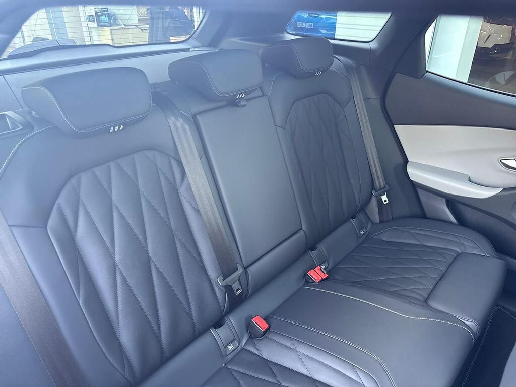 Ford Explorer Extended Range 77Kwh Premium #16