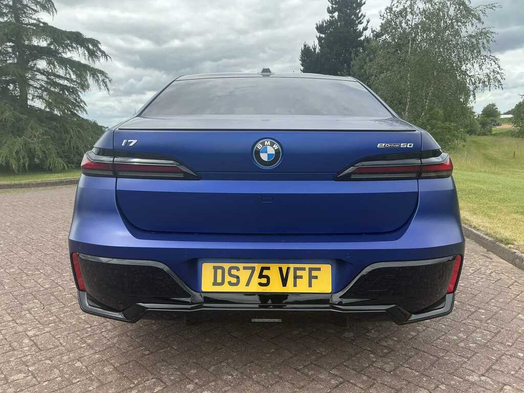 BMW i7 335Kw Edrive50 M Sport 105.7Kwh Blue #4