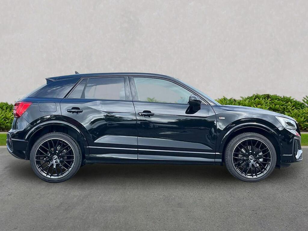 Audi Q2 35 Tfsi Black Edition S Tronic Tech Black #3