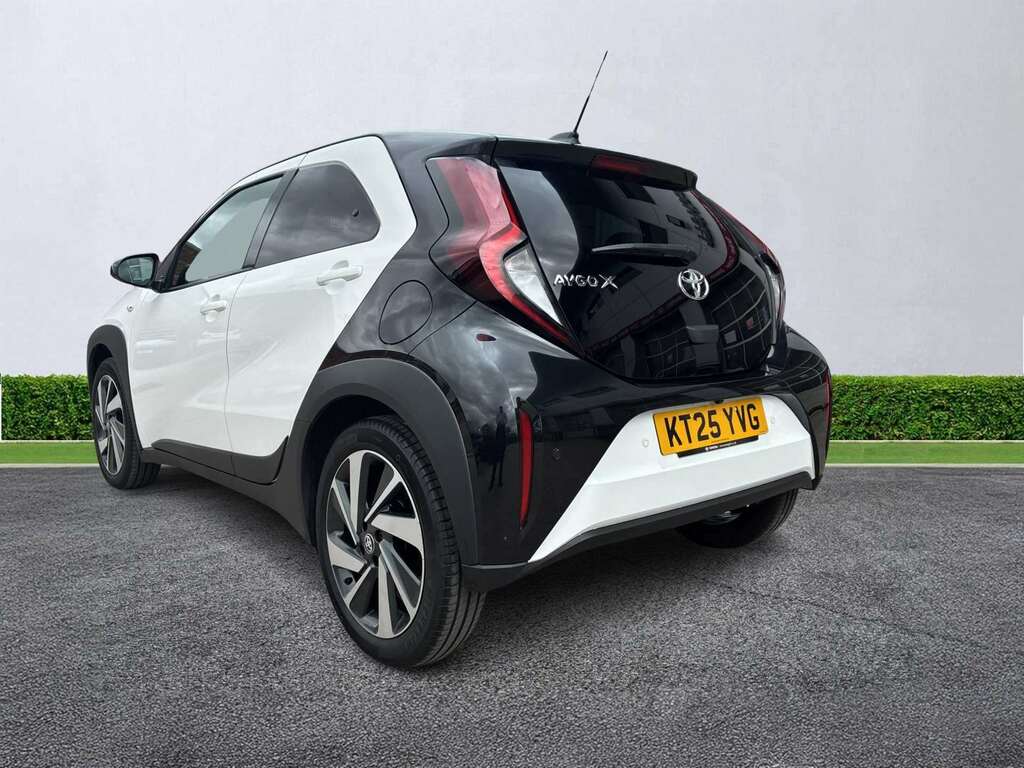 Toyota Aygo X 1.0 Vvt-i Edge White #2